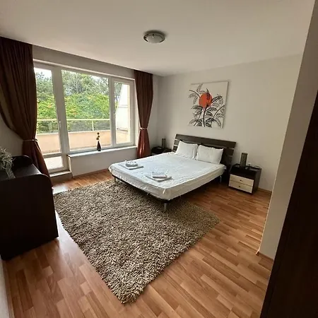 Central, 3 Bedroom At Golden Complex Lägenhet