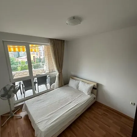 Central, 3 Bedroom At Golden Complex Lägenhet *