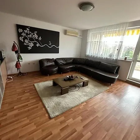 Lägenhet Central, 3 Bedroom At Golden Complex