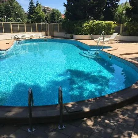 Central, 3 Bedroom At Golden Complex Daire