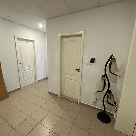 Central, 3 Bedroom At Golden Complex Daire *