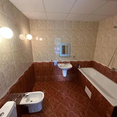 Central, 3 Bedroom At Golden Complex