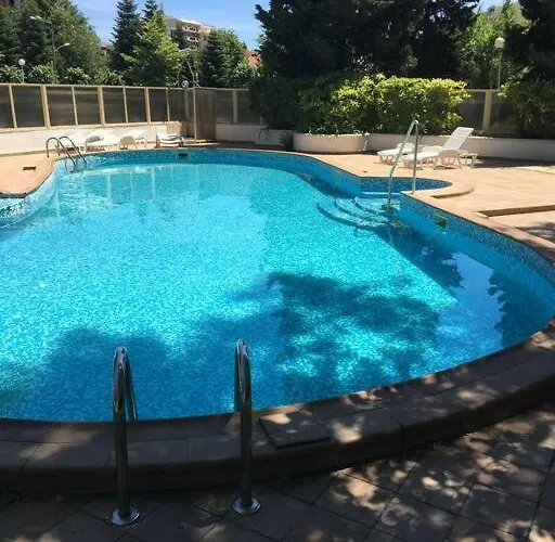 Central, 3 Bedroom At Golden Complex Διαμέρισμα